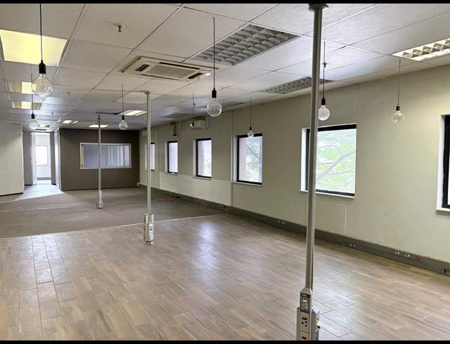 1,880M² OFFICE TO LET IN VORNA VALLEY
